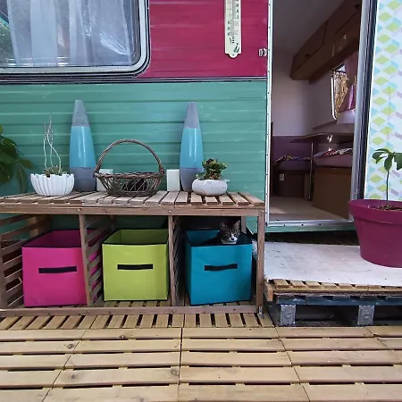 Kemp Caravane Au Bord De Mer